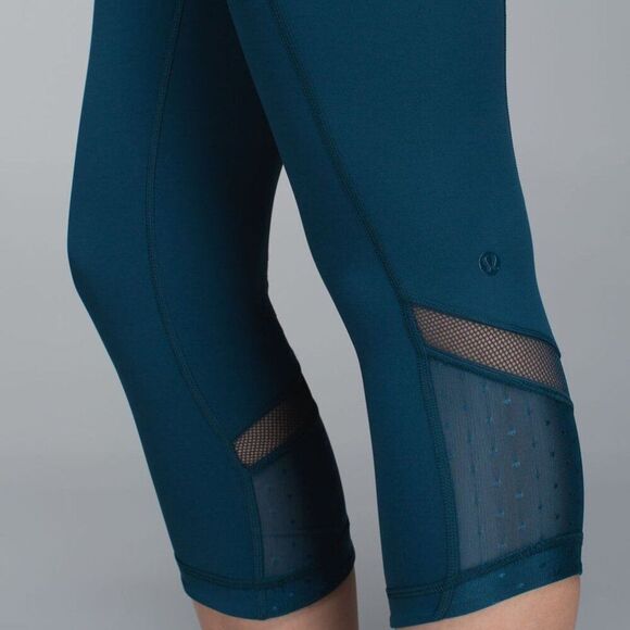 Lululemon Just Breathe Crop Size 6 - Picture 10 of 13